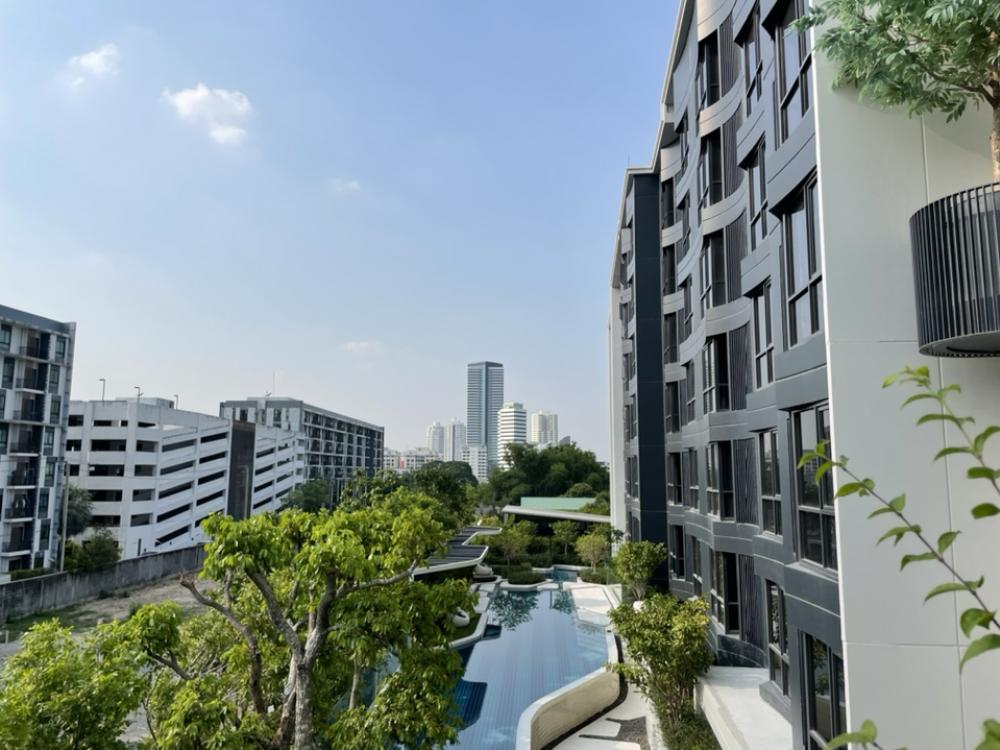 🔥ให้เช่าด่วน 🔥 Blue Condo สุขุมวิท 105 วิวสระว่ายน้ำ สวนส่วนกลางขนานตัวอาคาร ห้องอยู่ชั้น 3 ปากซอยใกล้ BTS แบริ่ง และท้ายซอยใกล้ MRT ศรีลาซาล